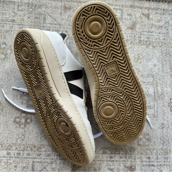 Veja V 10 Lace Up Sneaker sz 10 - Picture 8 of 9